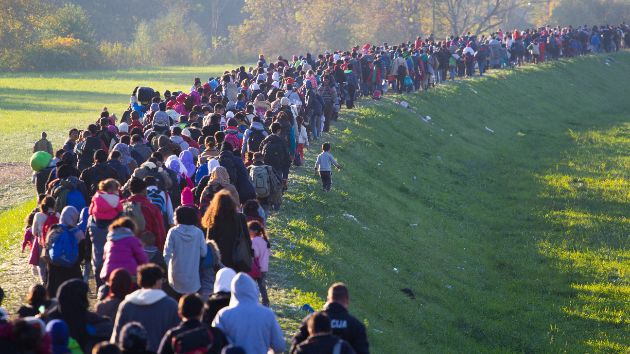 refugees lining up