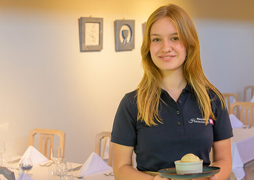Delfina Dupont from Argentina, serving as a volunteer at LifeStyleTV and LifeStyleSTAY, the hotel and restaurant also run by the ministry under the brand name Hagegården Retreat Hotell and Restaurant located in Brunskog, Sweden. Camera date: Thursday, July 25, 2024 19:41.