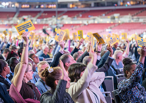 Delegates voting on the agenda. The 62nd General Conference Session of the Seventh-day Adventist Church, America’s Center Convention Complex, St. Louis, Missouri, USA, July 3-12, 2025. Camera date: Thursday, July 3, 2025 17:28.