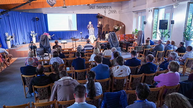 Dr Helgi Jónsson gives a presentation during the conference