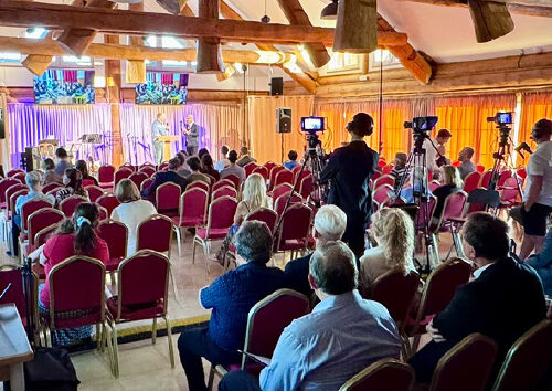 Attendees of the ASI-CS Convention 2025 listen attentively during a plenary session.
