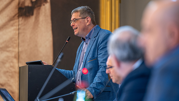 Robert Csizmadia, TED Executive Secretary, presents his report