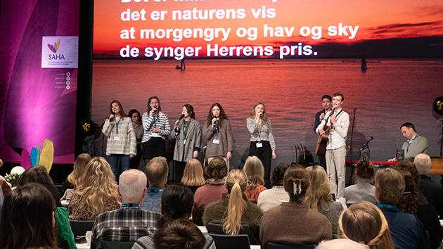 The music team leads worship during the SAHA health congress “Health for Our Time”