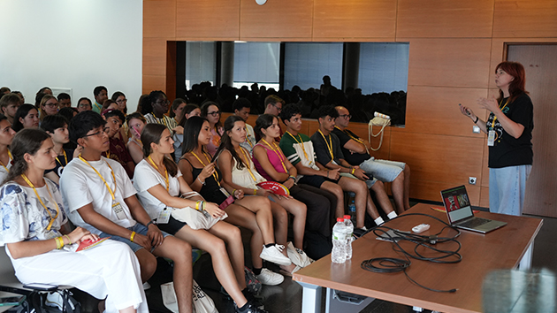 Adventist scientist and professor Noemi Duran leads a workshop on “How to Survive as a Christian Science Student in the 21st Century"
