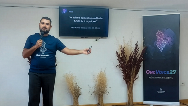 Markelian Frashëri, pastor of the Korçë Seventh-day Adventist Church, speaks to members about OneVoice27 and ways they can become involved in the initiative